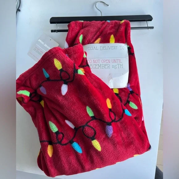 NWT Red Christmas Blanket with Lights Design size 50x70 - Picture 2 of 4
